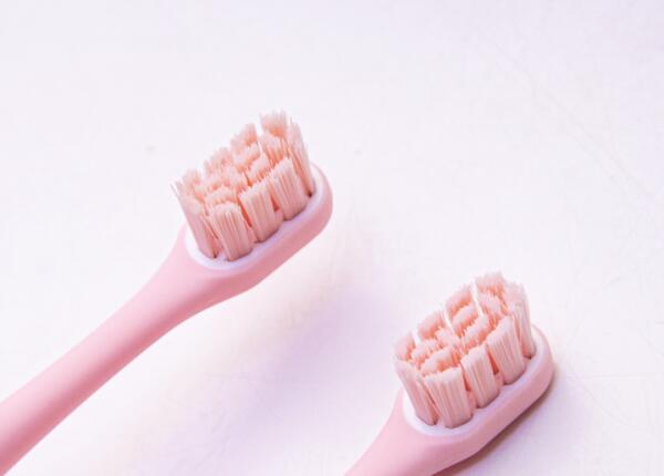 寶寶多大可以用電動(dòng)牙刷？寶寶不同年齡階段選擇牙刷方法