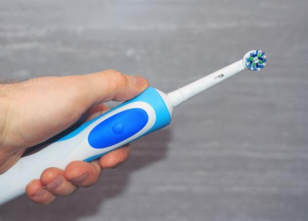 電動(dòng)牙刷選購方法：優(yōu)質(zhì)電動(dòng)牙刷的三大挑選技巧，建議收藏