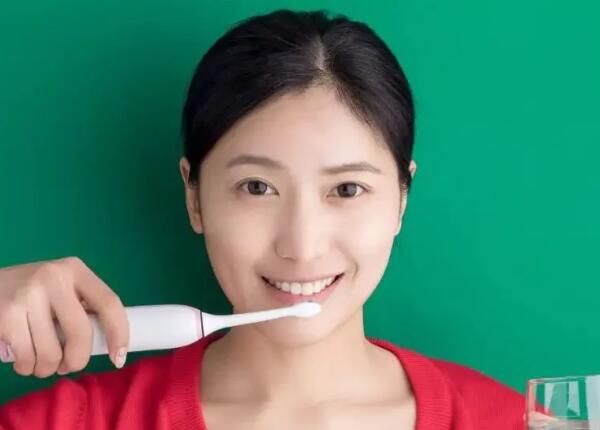 刷牙三連問：刷牙要刷多久，為何刷牙總出血，要刷舌苔嗎？