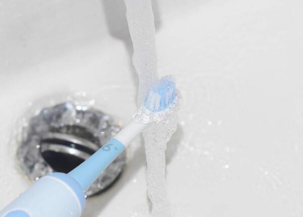 兒童使用電動牙刷好嗎？不同齡段兒童使用牙刷分析