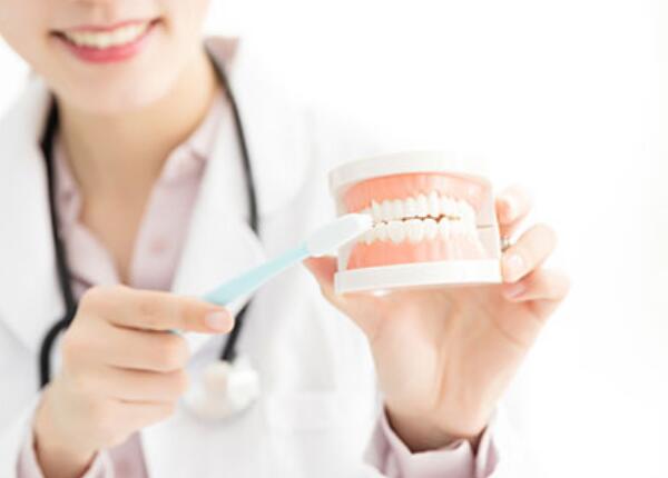 老人可以用電動(dòng)牙刷嗎？特殊人群使用電動(dòng)牙刷要點(diǎn)