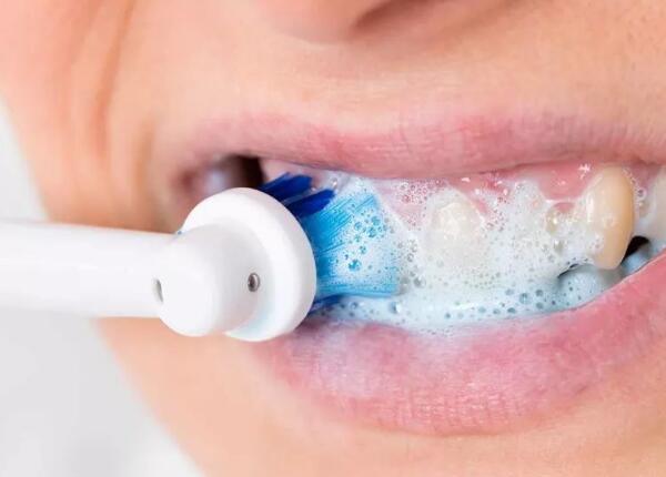 電動(dòng)牙刷使用 電動(dòng)牙刷使用