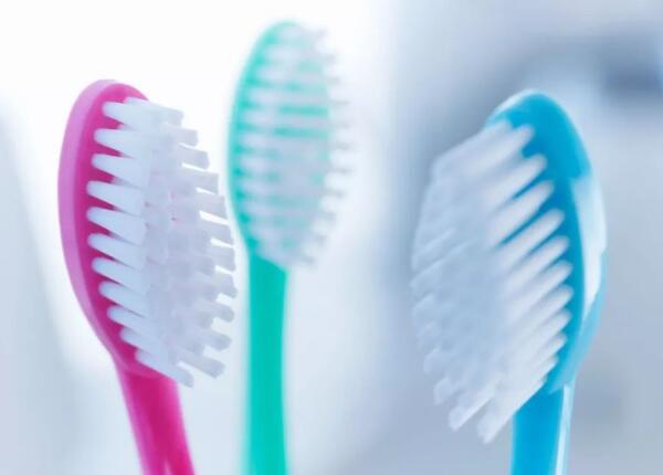 長蛀牙用什么手動(dòng)牙刷比較好？有蛀牙人群必看！