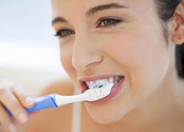 牙敏感用電動(dòng)還是手動(dòng)牙刷 牙敏感用電動(dòng)還是手動(dòng)牙刷