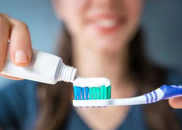 手動牙刷刷不干凈牙齒會怎么樣？