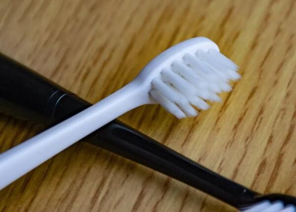 為什么明星都用手動牙刷？原來，手動牙刷竟有這般優(yōu)勢