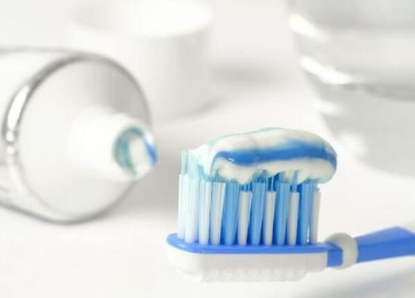 手動牙刷一般多久要換？牢記這些手動牙刷使用小常識