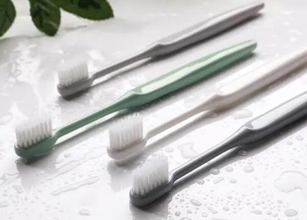 手動牙刷刷毛選擇什么材質(zhì)？常見的兩大牙刷刷毛材質(zhì)介紹