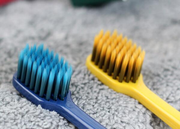 選擇手動牙刷的幾大技巧 選擇手動牙刷的幾大技巧