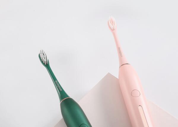 電動牙刷當(dāng)清潔器怎么用？電動牙刷清潔器的幾大用途