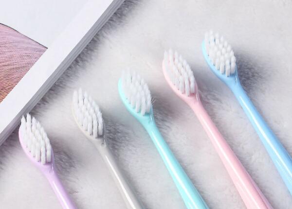 成人牙刷 成人牙刷的正確使用方法