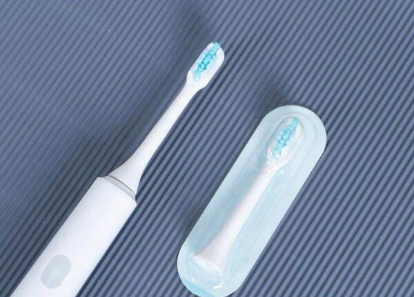 自動(dòng)牙刷好？還是手刷牙刷好？選擇哪個(gè)更好？