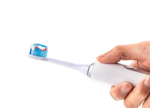 使用電動(dòng)牙刷手抖怎么辦 使用電動(dòng)牙刷手抖怎么辦