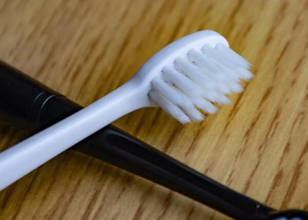 牙刷長(zhǎng)的好還是寬的好用？探索牙刷的秘密