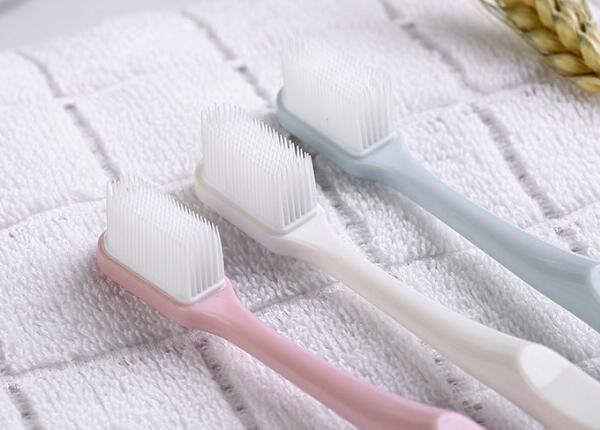 硅膠納米牙刷大頭怎么用？硅膠納米牙刷的正確使用方法