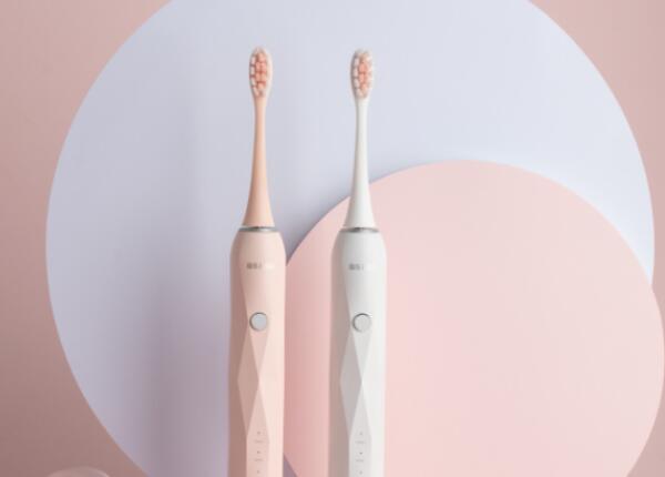 硅膠磁懸浮電動(dòng)牙刷怎么用？電動(dòng)牙刷的正確使用方法