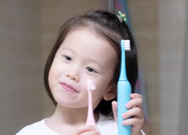 小孩怎么用電動(dòng)牙刷刷牙正確